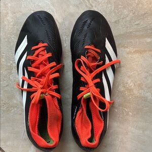 Adidas Predator men’s US 9 soccer cleats
